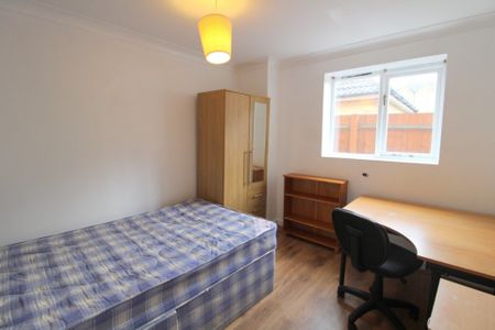 5 bedroom Semi-detached house to rent - Photo 5