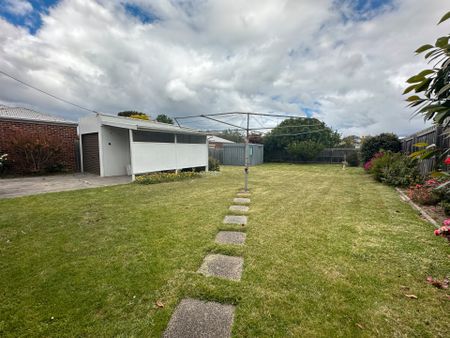 21 Lloyd Street, Belmont - Photo 2