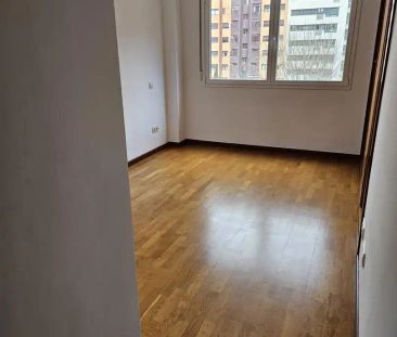 Piso de alquiler en Calle del Hierro, Legazpi - Photo 2
