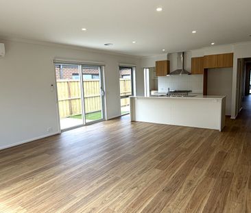 FOUR BEDROOM, TWO LIVING, BRAND NEW FAMILY HOME WITH BONUS SIDE STO... - Photo 3
