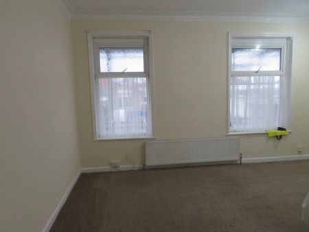 Castlemere Street, Deeplish, Rochdale, OL11 - Photo 2