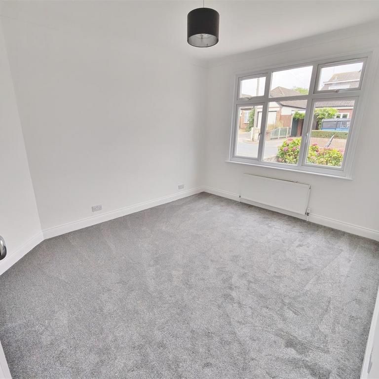 3 bedroom semi-detached bungalow to rent - Photo 1