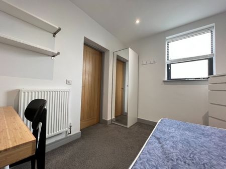 2 bed Apartment for Rent - Photo 5