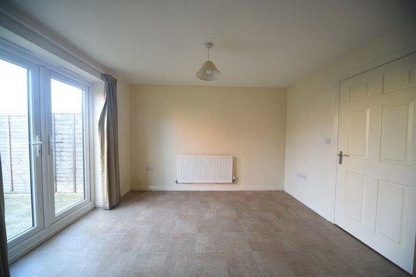 4 bedroom semi-detached house to rent - Photo 1