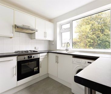 Kendal Court, Surbiton Hill Park, Surbiton, Surrey, KT5 flat to rent - Photo 1