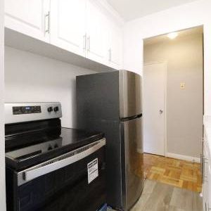 Rent $2675 -2 bedroom apartment. Yonge-Eglinton. Close to subway - Photo 3