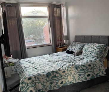 Room in a Shared House, Caletock Way, SE10 - Photo 1