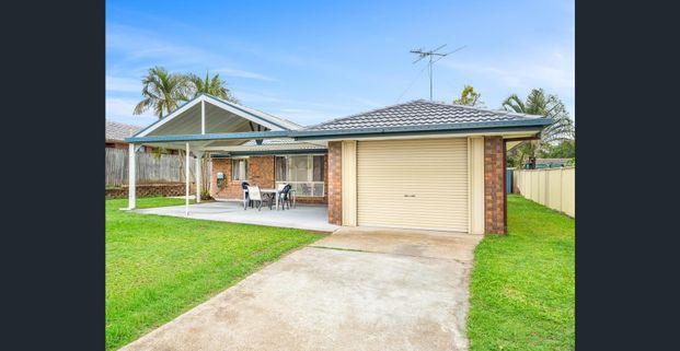 LET'S TALK – Modern Family Living in Riverhills. - Photo 1