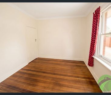 Two Bedroom Apartment in Convenient Elwood Location - Photo 2