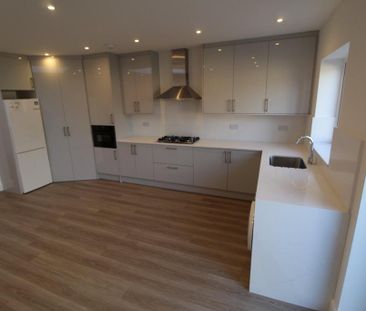 4 bedroom terraced house to rent - Photo 5