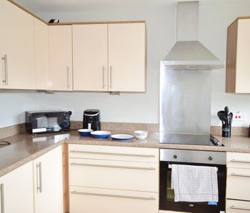 3 bedroom detached bungalow to rent - Photo 3