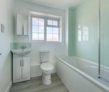 Kestrel Close, East Wittering - Photo 3