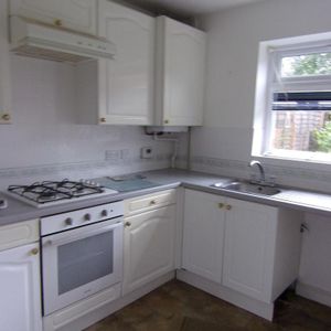 2 bedroom semi-detached house to rent - Photo 3