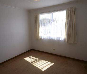 THREE BEDROOM BRICK HOME IN WESTOWN - Photo 4