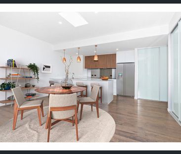 SPACIOUS AND QUIET REAR FACING AIR-CONDITIONED APARTMENT ON THE EDG... - Photo 2