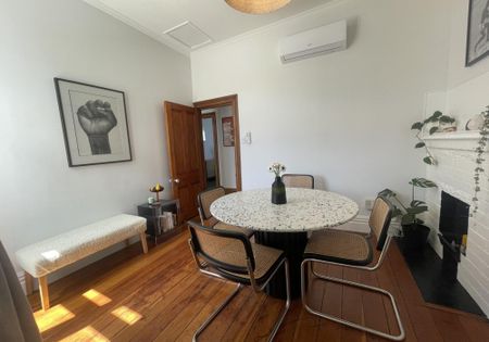 Two Bedroom Character Cottage - Photo 3