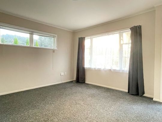 Upgraded Retreat in Silverstream - Photo 1