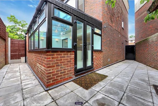 5 bedroom terraced house to rent - Photo 1