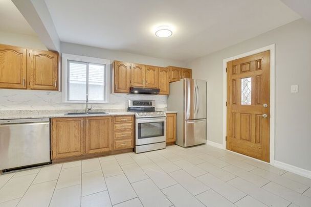 For Lease - 354 Jean Talon Street, Vanier and Kingsview Park, Ontario - Photo 1