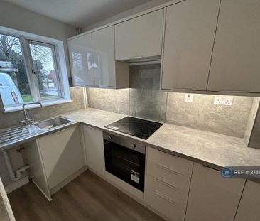 2 bedroom semi-detached house to rent - Photo 4