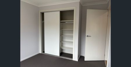 Great Family Living in Roxburgh Park - Photo 5