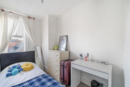 5 bedroom terraced house to rent - Photo 3