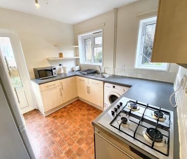 4 bedroom semi-detached house to rent - Photo 3