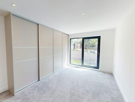 Flat to rent on - Photo 2