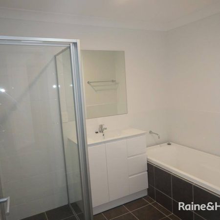 3 BEDROOM TOWNHOUSE - Photo 4