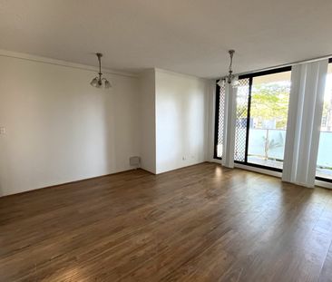 FRESHLY PAINTED - 2 BEDROOM UNIT - Photo 1