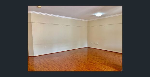 Spacious 3-Bedroom Townhouse - Photo 1