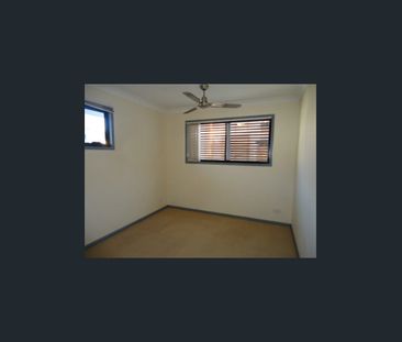 Easy-Care Townhouse Living with Private Courtyard - Gordon Park - Photo 3