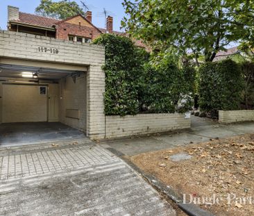 Stylish Inner-City Living With Top Floor Views! - Photo 2