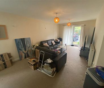 2 Bedroom Flat / Apartment - Providence Hill, Bursledon - Photo 3