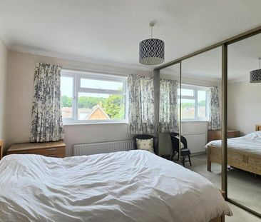 4 bedroom semi-detached house to rent - Photo 3