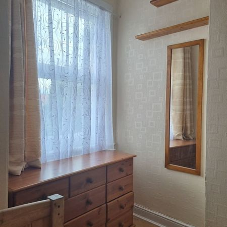 Room in a Shared House, Essex Road, IG11 - Photo 4