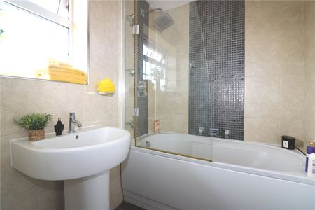 Aylesbeare, Shoeburyness, Southend-on-Sea, Essex, SS3 8AE - Photo 3