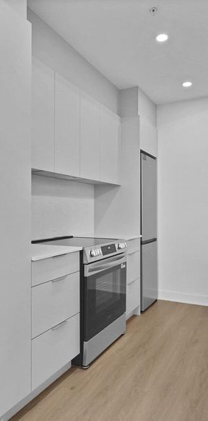 1 Bedroom - 5070 Rue Paré, Montréal - Photo 1