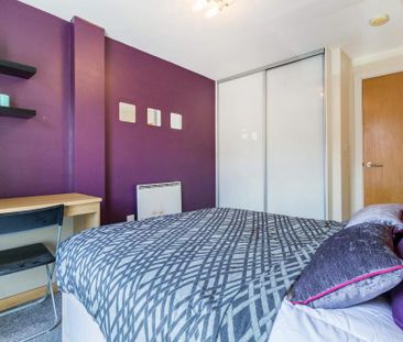 2 bedroom flat to rent - Photo 2