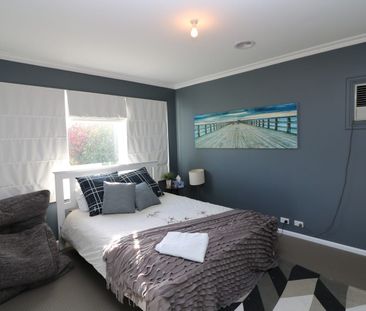 MInutes to the local shops and cafes - Photo 3