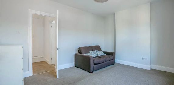 1 bedroom flat in Barnes - Photo 2