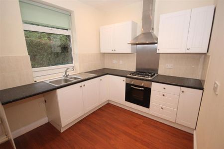 2 bedroom semi-detached house to rent - Photo 5