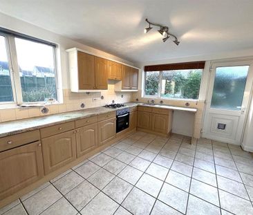 4 bedroom end of terrace house to rent - Photo 6