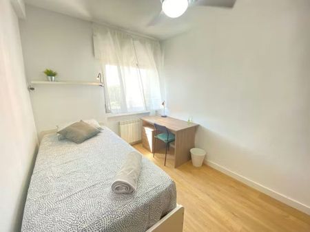 Calle de Sierra Carbonera, Madrid, Community of Madrid 28053 - Foto 2