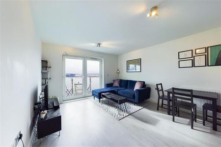 2 bedroom Flat To Let - Photo 2