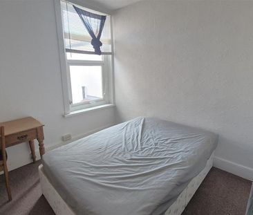 4 bedroom terraced house to rent - Photo 2