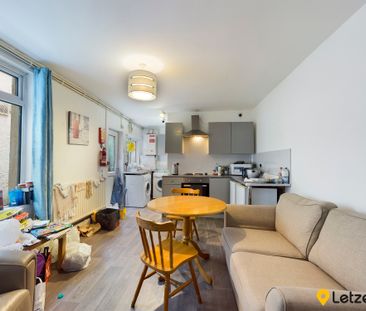 This Victorian townhouse is just a 2 minute walk to Singleton Park ... - Photo 3