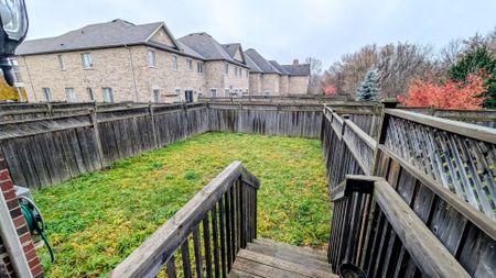 For Lease - 10 Moore's Court, Markham, Ontario - Photo 5