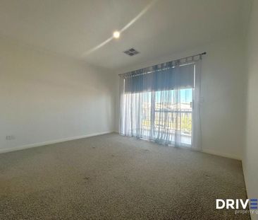 Near-New 4x2 Double-Storey Home in Prime Currambine Location - Photo 4