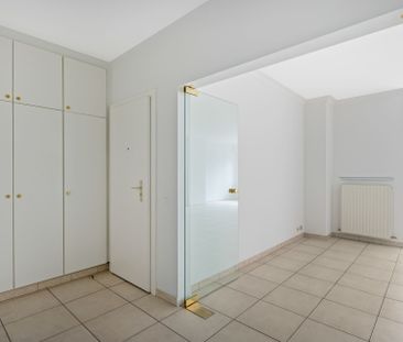Gezellig 2 slaapkamer appartement met terras en garagebox - Foto 4